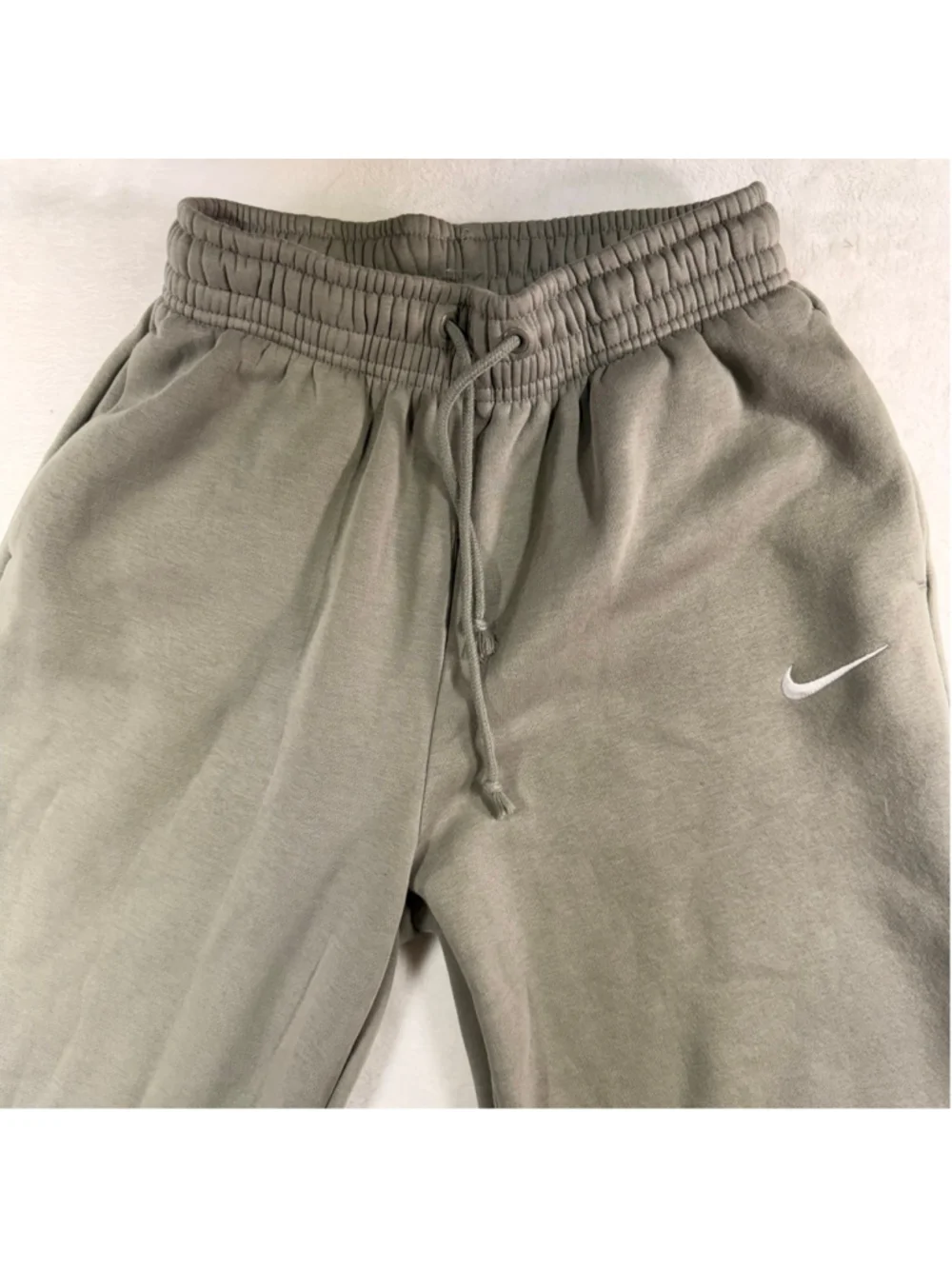 Nike Women’s Olive Sweatpants XS Loungewear Activewear